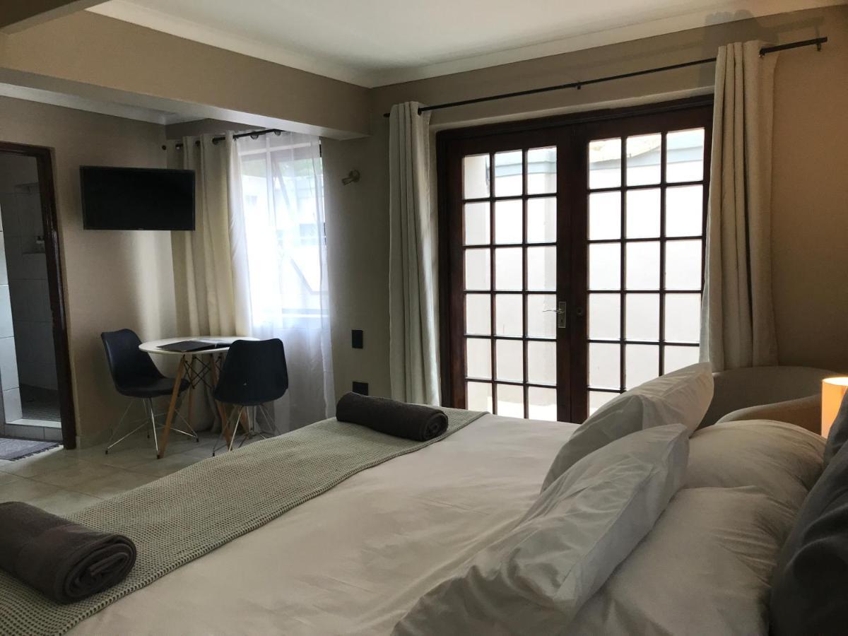 Aluve Guesthouse โจฮันเนสเบิร์ก ภายนอก รูปภาพ