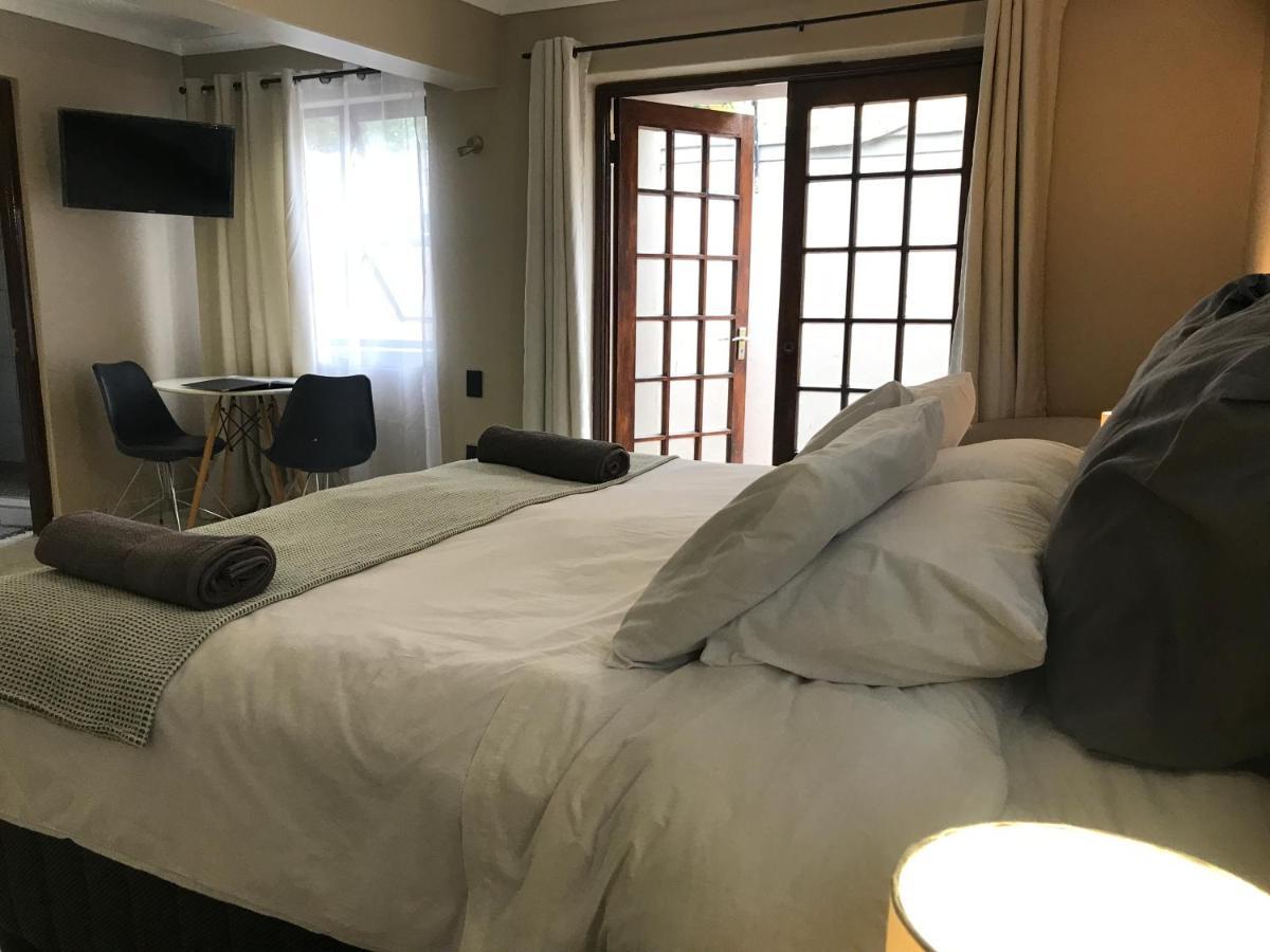 Aluve Guesthouse โจฮันเนสเบิร์ก ภายนอก รูปภาพ