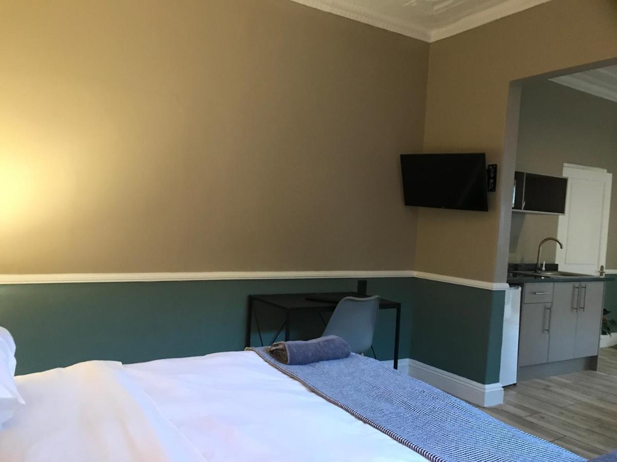 Aluve Guesthouse โจฮันเนสเบิร์ก ภายนอก รูปภาพ