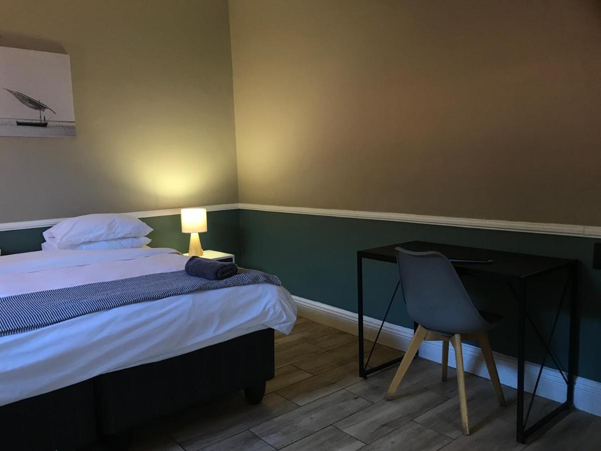 Aluve Guesthouse โจฮันเนสเบิร์ก ภายนอก รูปภาพ