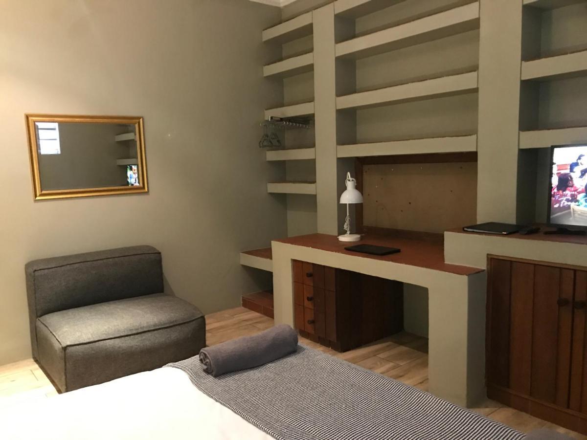 Aluve Guesthouse โจฮันเนสเบิร์ก ภายนอก รูปภาพ