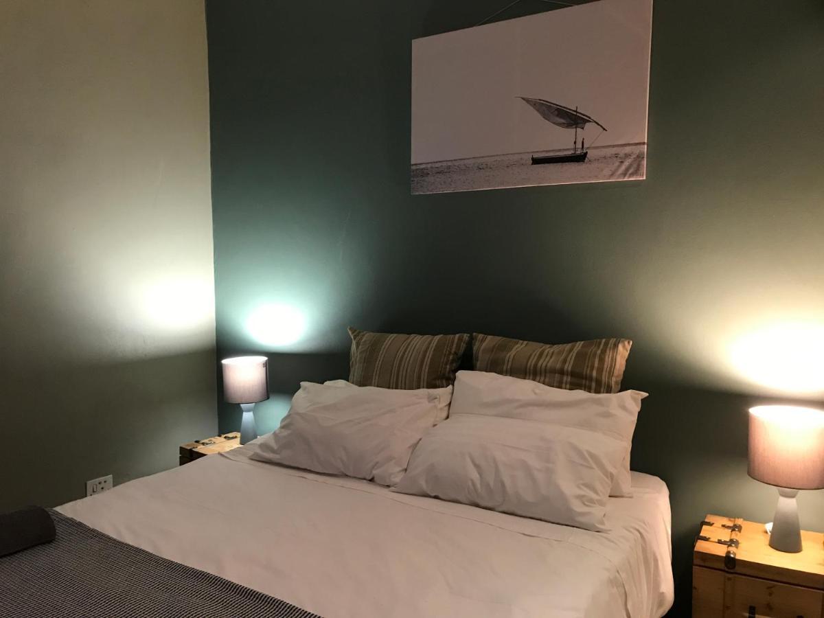 Aluve Guesthouse โจฮันเนสเบิร์ก ภายนอก รูปภาพ