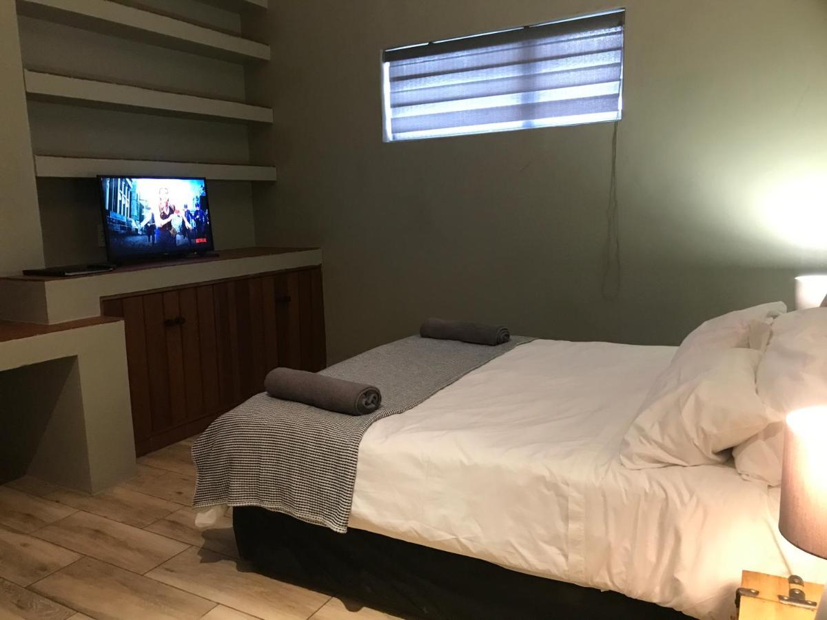 Aluve Guesthouse โจฮันเนสเบิร์ก ภายนอก รูปภาพ