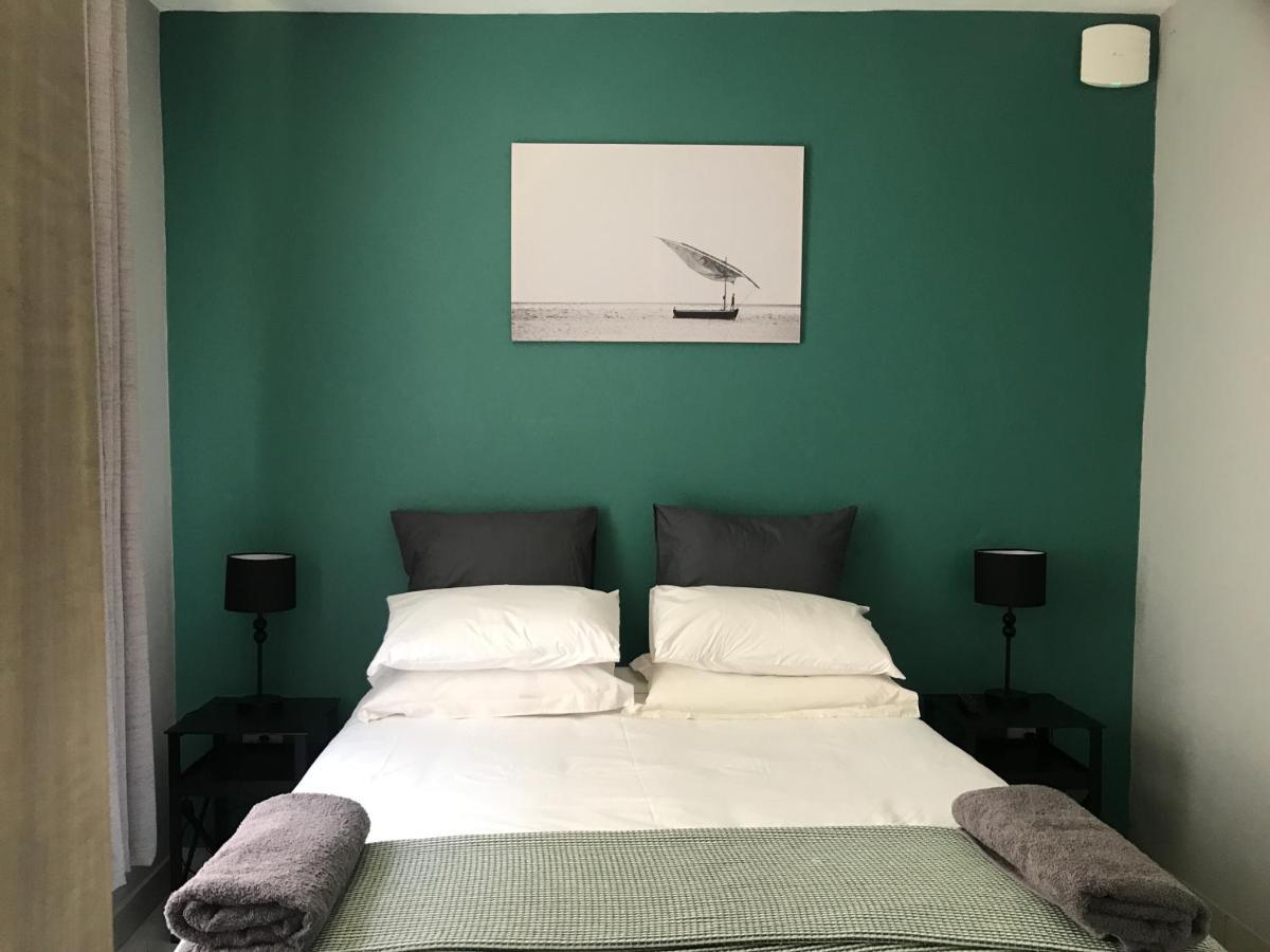 Aluve Guesthouse โจฮันเนสเบิร์ก ภายนอก รูปภาพ