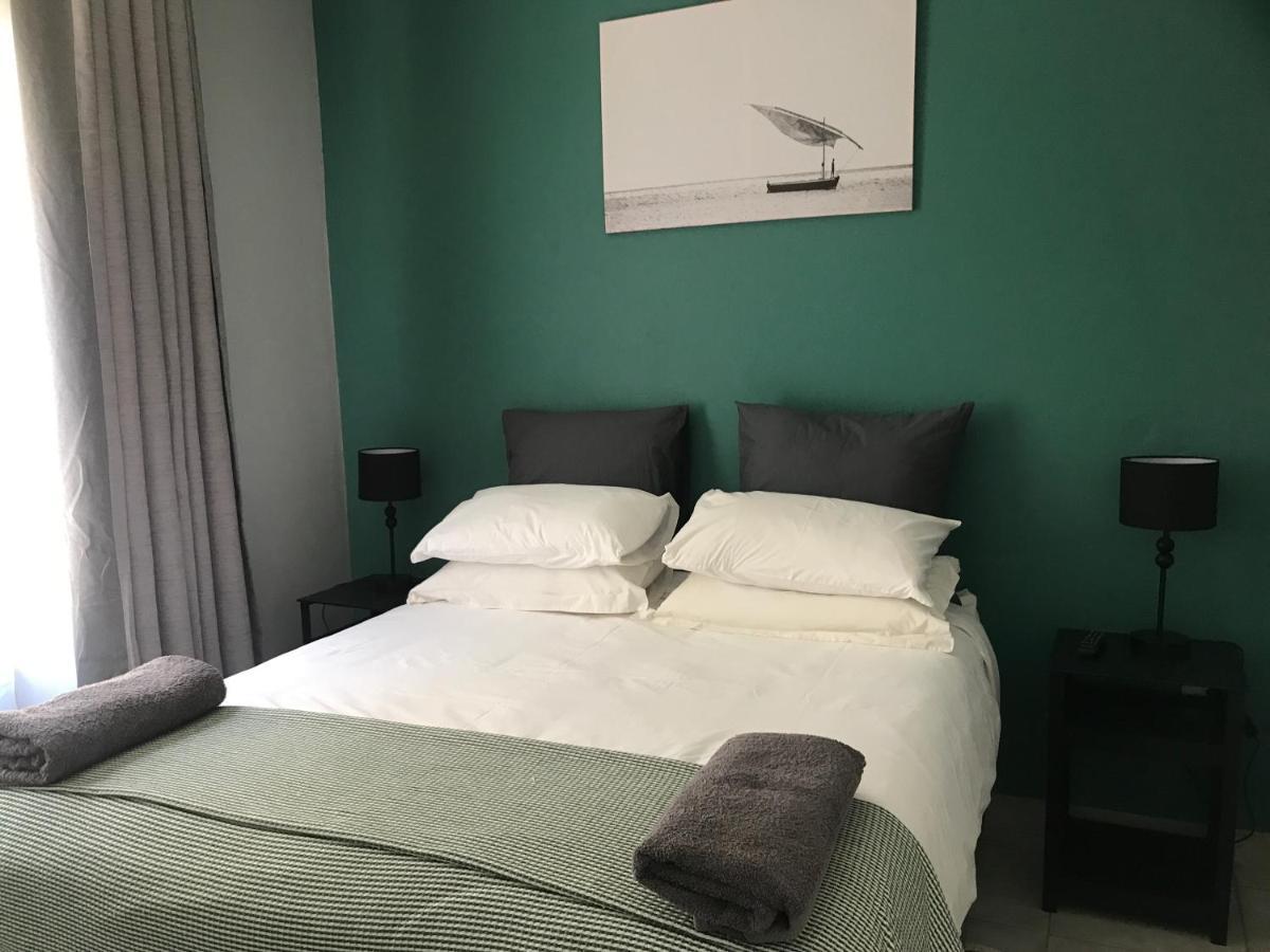 Aluve Guesthouse โจฮันเนสเบิร์ก ภายนอก รูปภาพ