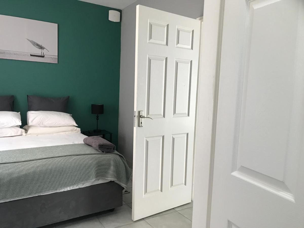 Aluve Guesthouse โจฮันเนสเบิร์ก ภายนอก รูปภาพ
