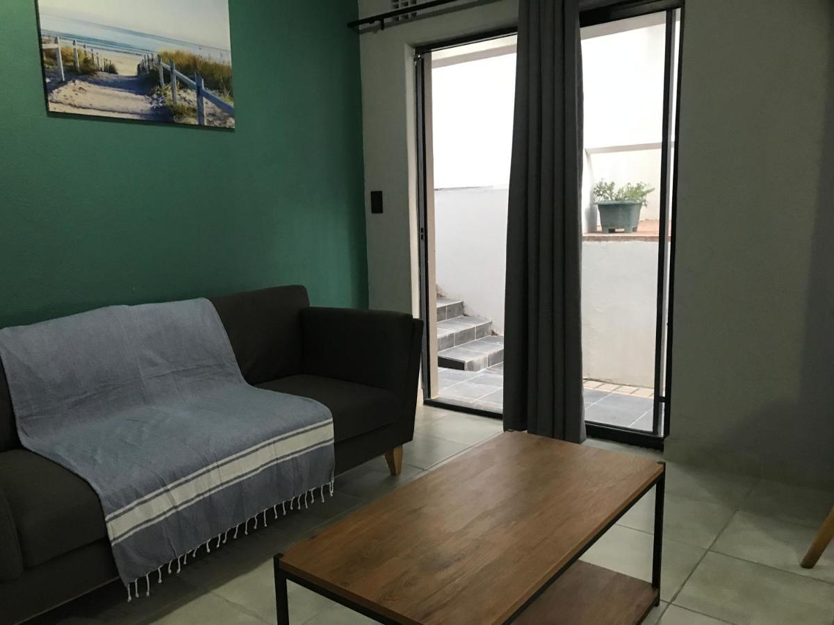Aluve Guesthouse โจฮันเนสเบิร์ก ภายนอก รูปภาพ