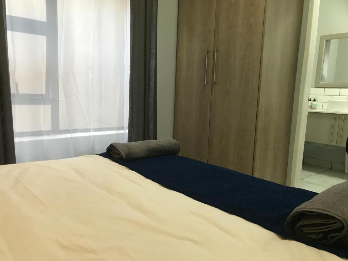 Aluve Guesthouse โจฮันเนสเบิร์ก ภายนอก รูปภาพ